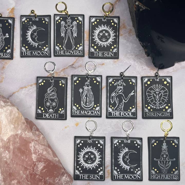Pendientes de bruja, pendientes con cartas del tarot, pendientes de Halloween, pendientes hipoalergénicos para venta al por mayor de The Clay Arches