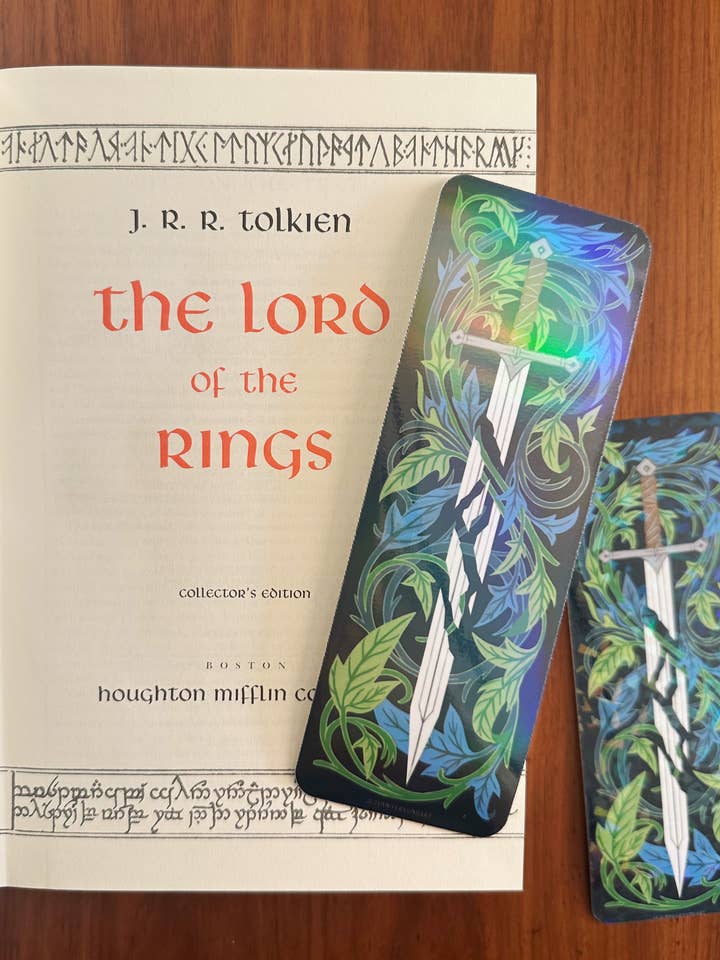 Marque-page holographique botanique avec épée mystique fantastique pour la vente par Jennifer Yung Art