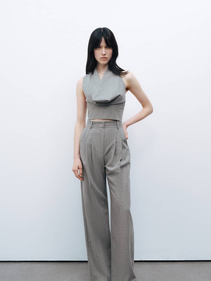 Blouse à encolure drapée pour la vente par NOCTURNE