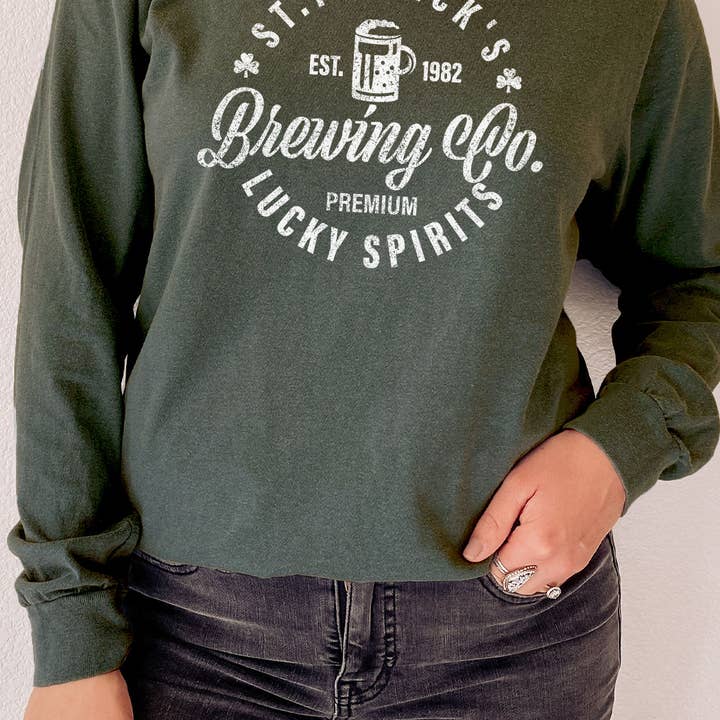 St. Patrick's Day Brewing Company Lucky Spirits Langarmshirt für den Großhandel von Kissed Apparel