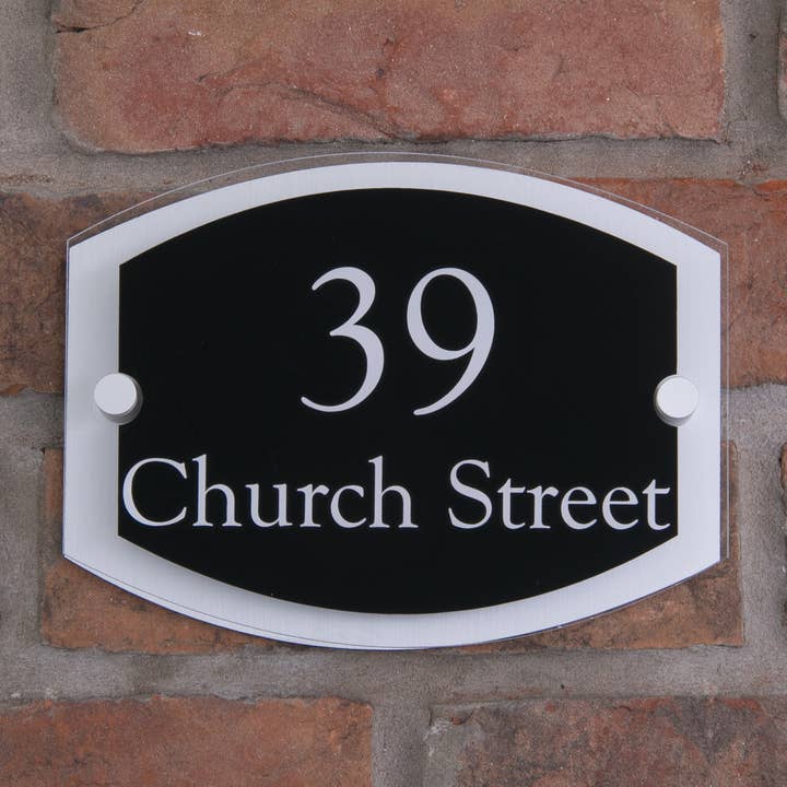 Modern akryl husskylt med böjd topp och botten för wholesale av The House nameplate company