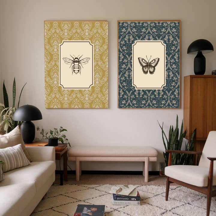 Ensemble de deux impressions artistiques style vintage abeille et papillon pour la vente par Kumo Art Prints