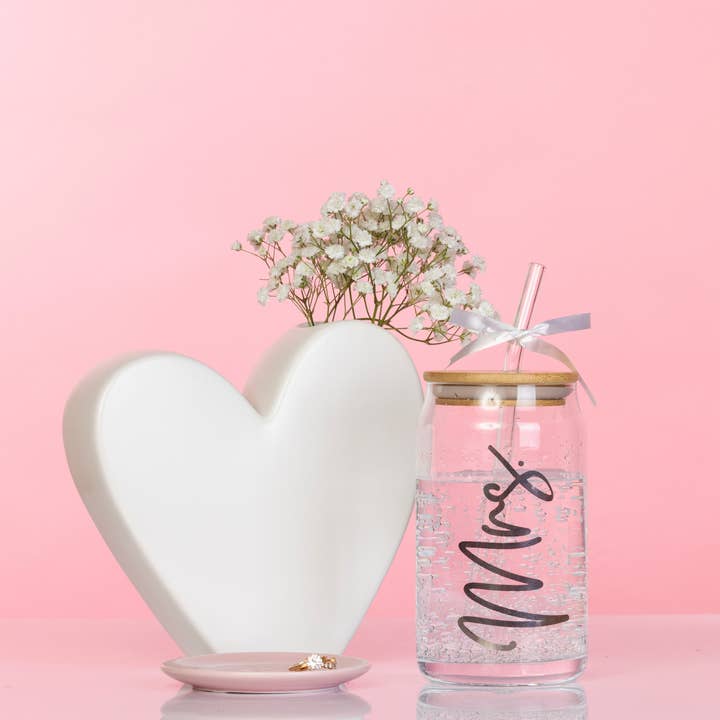 Totalee Gift - Wholesale Drinking Glass/Cup - Mrs Glass Cup w/ Lid and Straw1