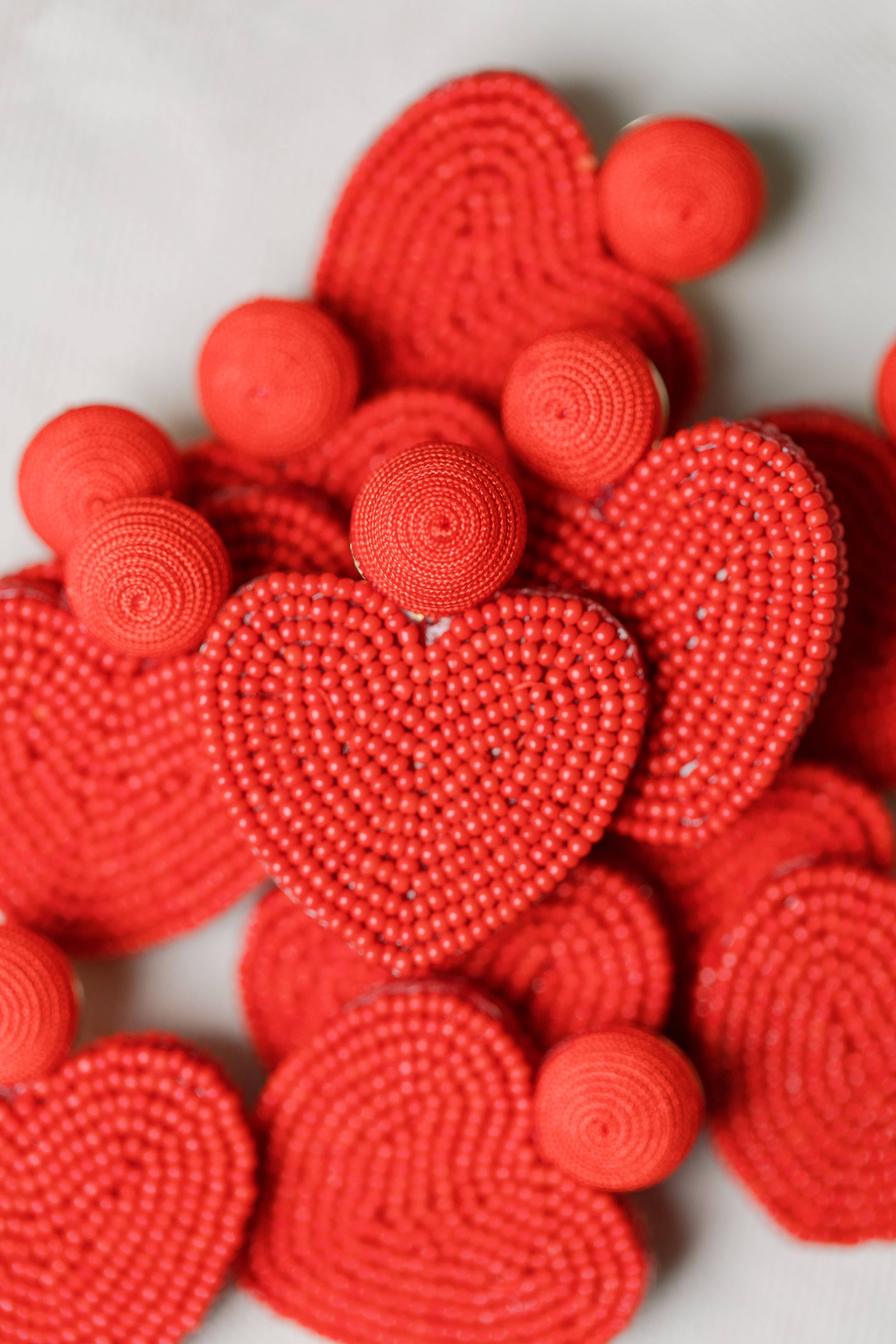 St Armands Designs of Sarasota - Vente Boucles d'oreilles pendantes - Boucles d'oreilles rouges ornées de perles en forme de cœur pour la Saint-Valentin3