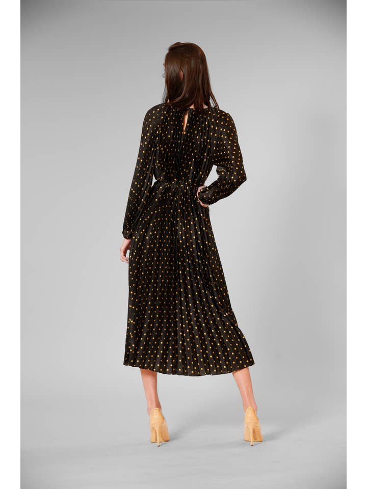 ORO NEGRO VESTIDO MAXI CON PLIEGUES, MANGA LARGA Y CINTURÓN EN LA CINTURA de venta al por mayor en Faire1