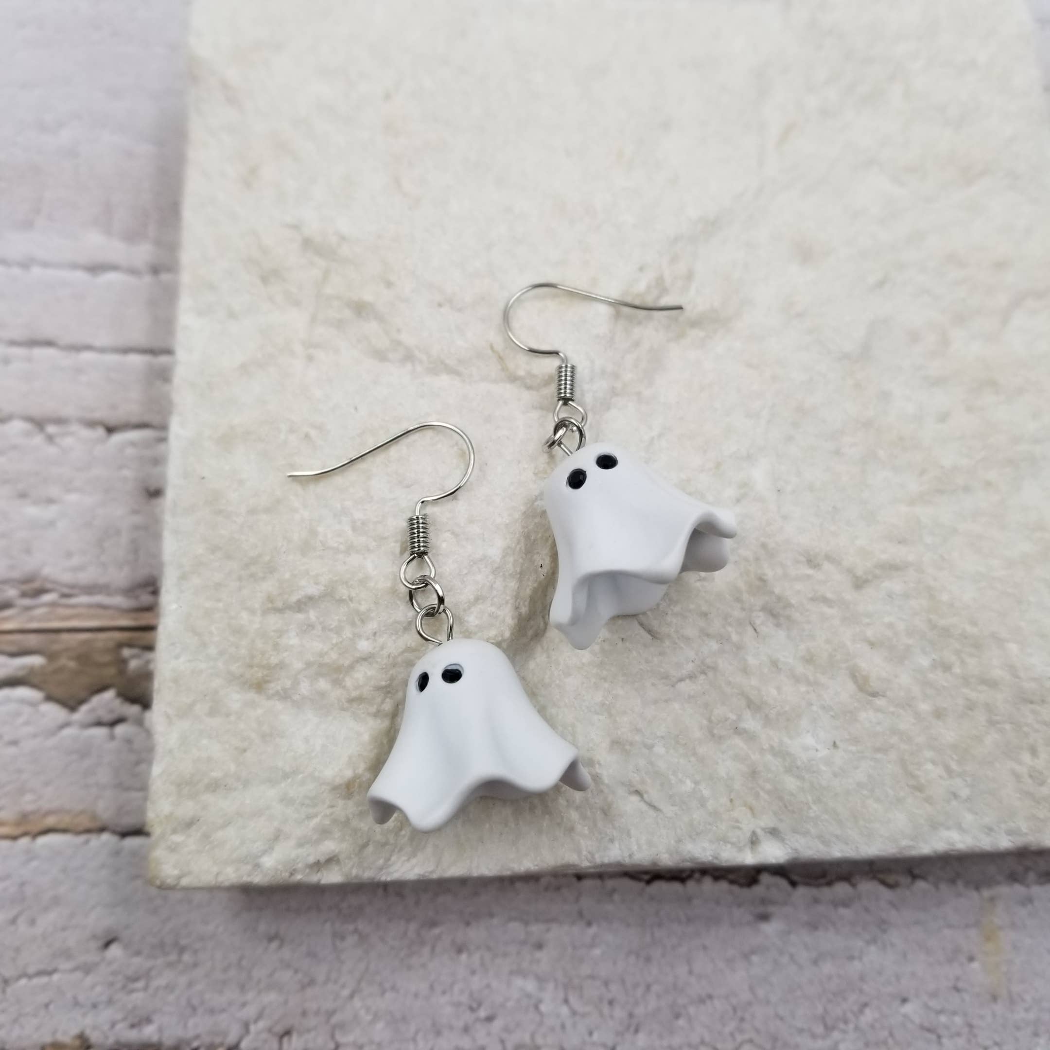 Treasure Wholesale - Wholesale Stud/Post Earrings - Halloween Ghost Earrings