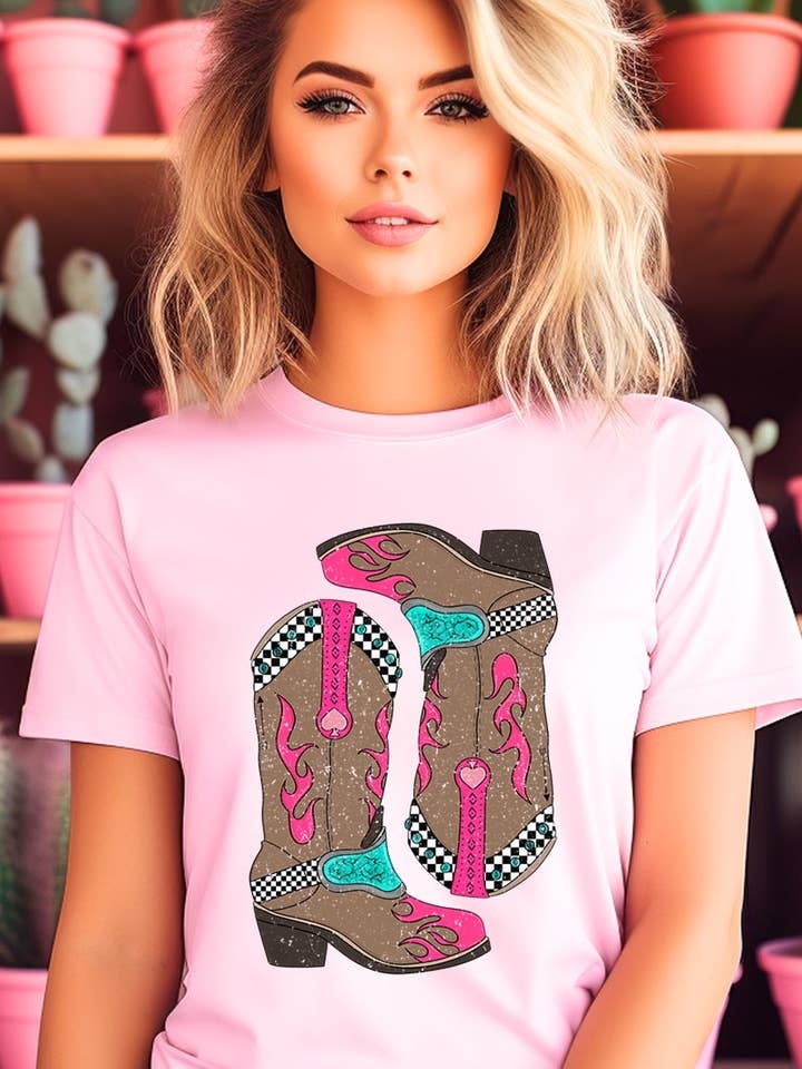 Grafisch T-shirt met Western Cowgirl-laarzen voor wholesale door Pink Irene Wholesale