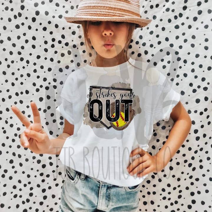 T-shirt de softball Your Out pour la vente par Rockin’ 5A Apparel