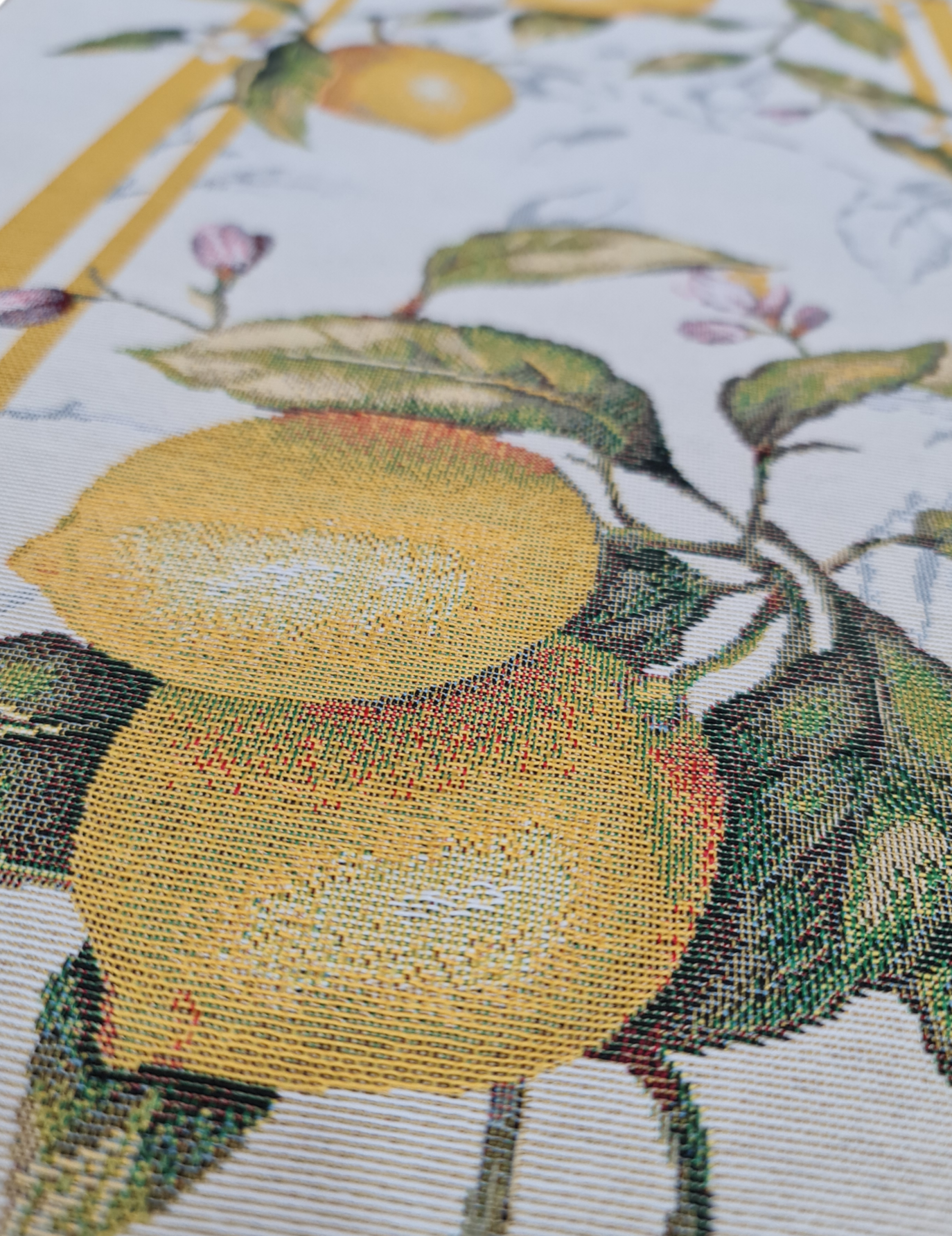 Lunaria Lab - Wholesale Table Runner - Gobelin Lemon Runner1