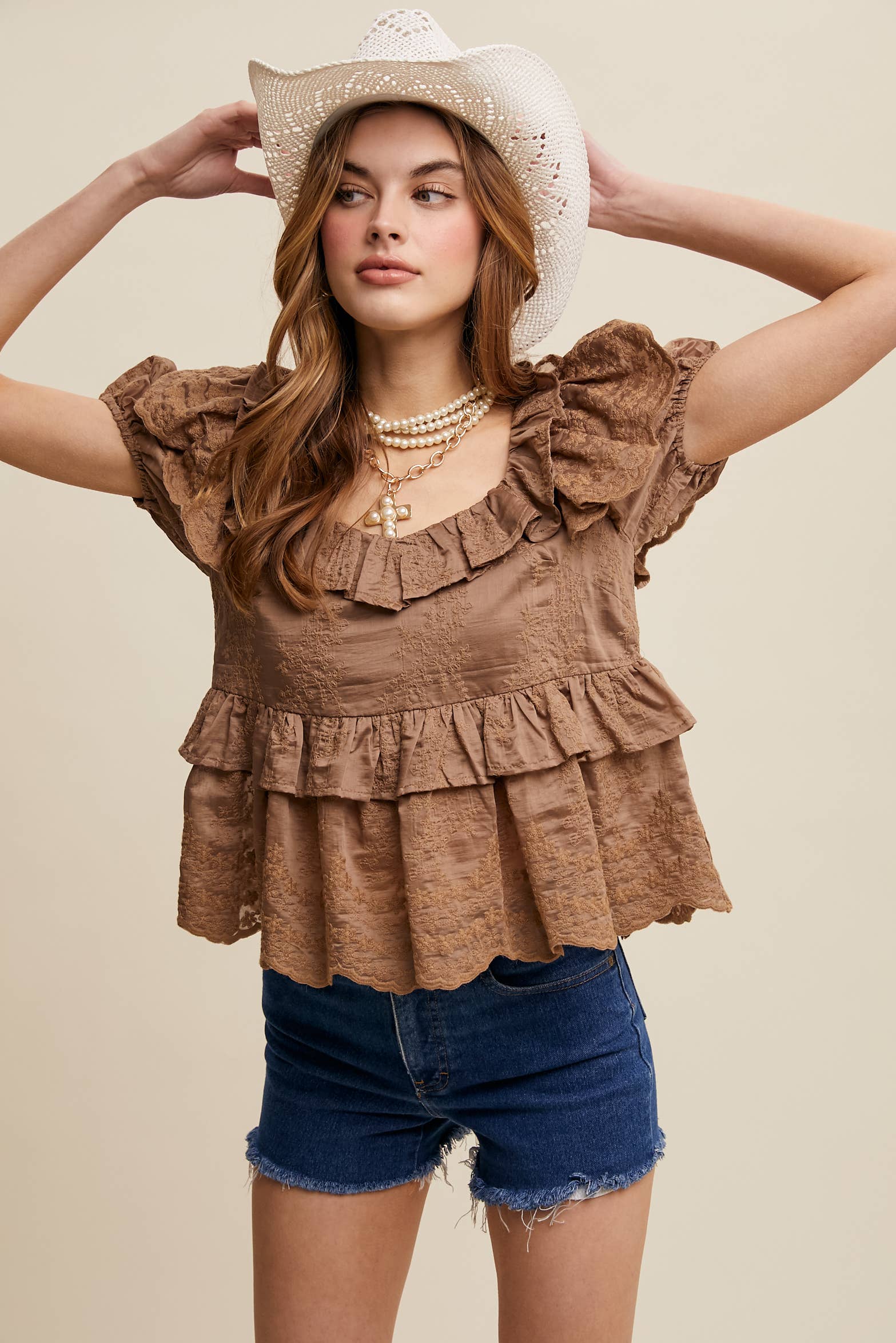 Listicle – Engroshandel Bluse - Dame – Broderet flæsepeplumbluse11