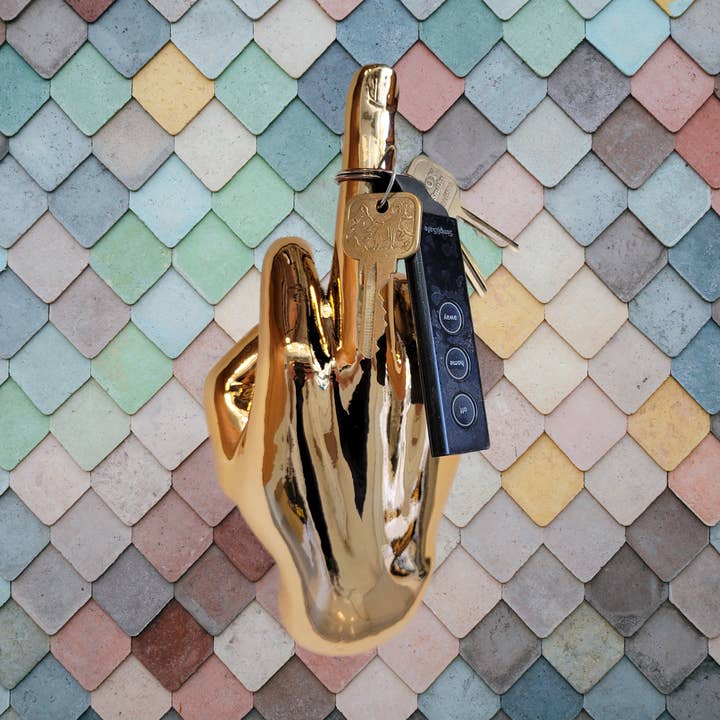 Interior Illusions Plus – Escultura por atacado – Escultura de Parede Dedo do Meio em Ouro Escuro - 21,5 cm de comprimento0