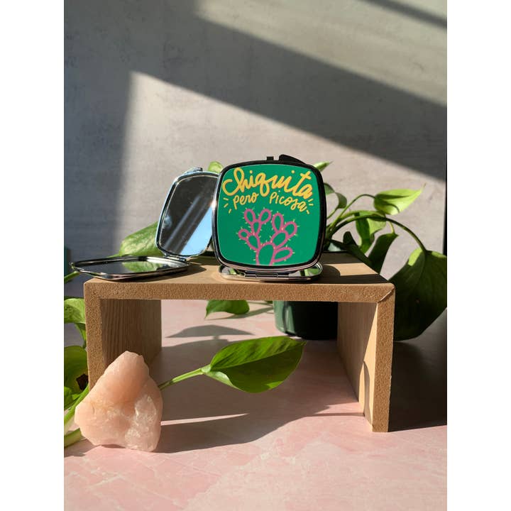 Very That - Wholesale - Chiquita pero Picosa Compact Mirror