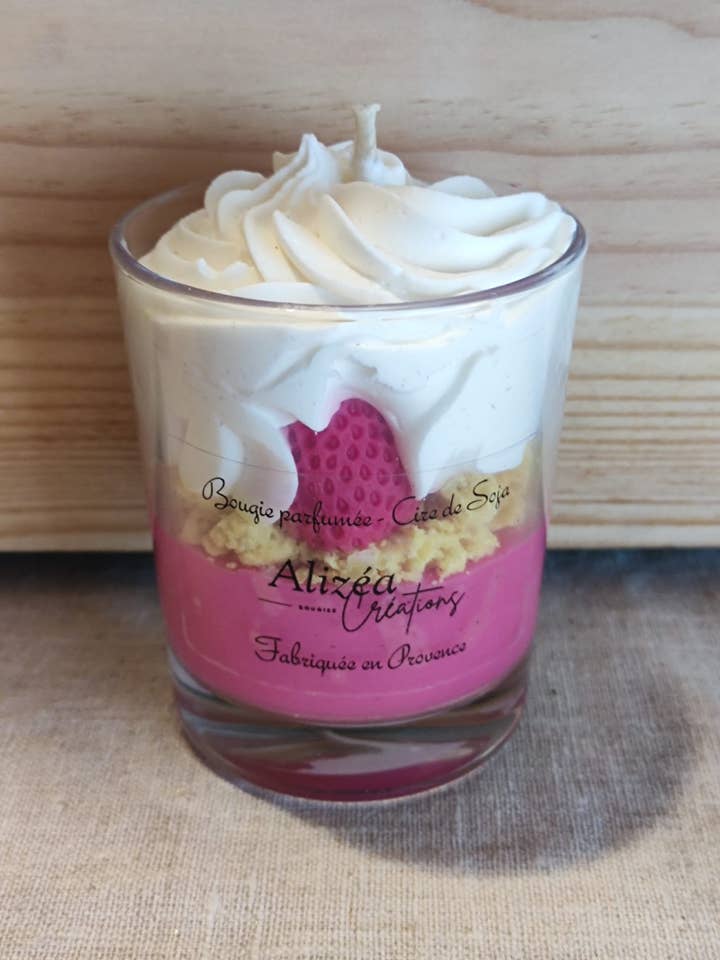 CANDELA GOLOSA ROTONDA FRAGOLA 180G per la vendita all'ingrosso da parte di LES CREATIONS D'ALIZEA