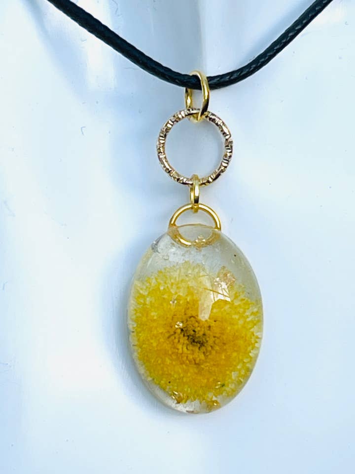 Hand dried Costmary mini carnation flower in resin pendant for wholesale by Handmade clay and resin Jewelry