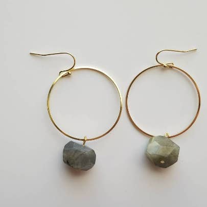 Pendientes Layla Labradorita para venta al por mayor de Elle Brands LLC