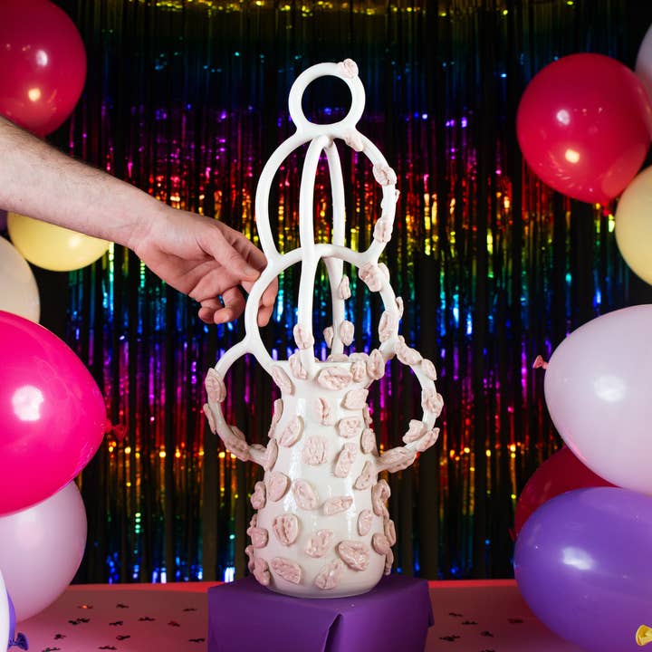 KAUWGEKTE voor wholesale door MENA FUECO studio