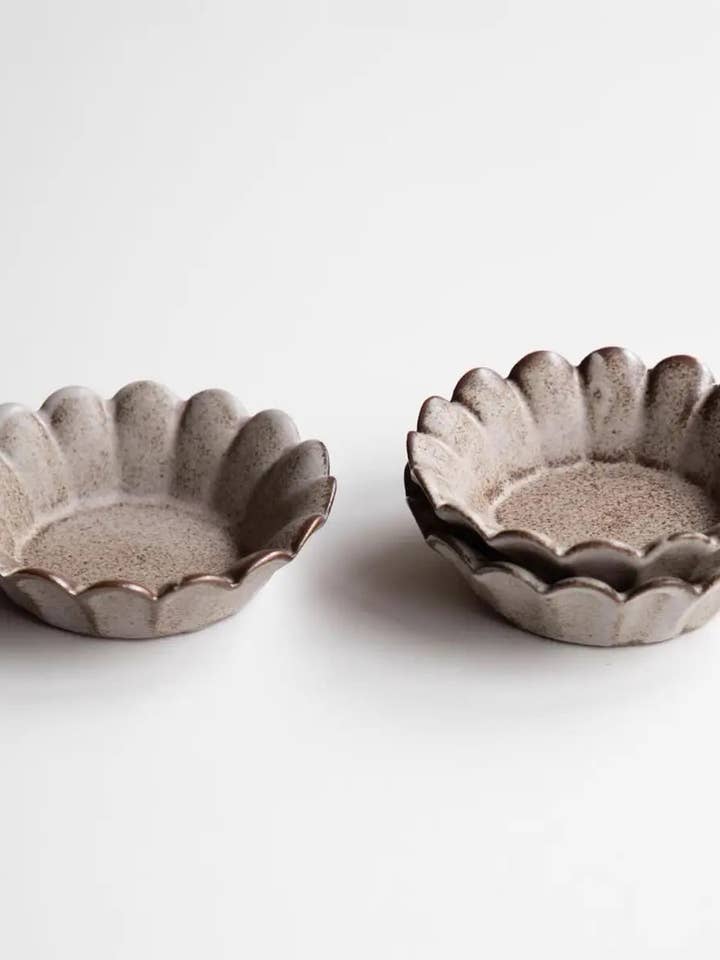 Bols à pinces en céramique à fleurs pour la vente par Fodory