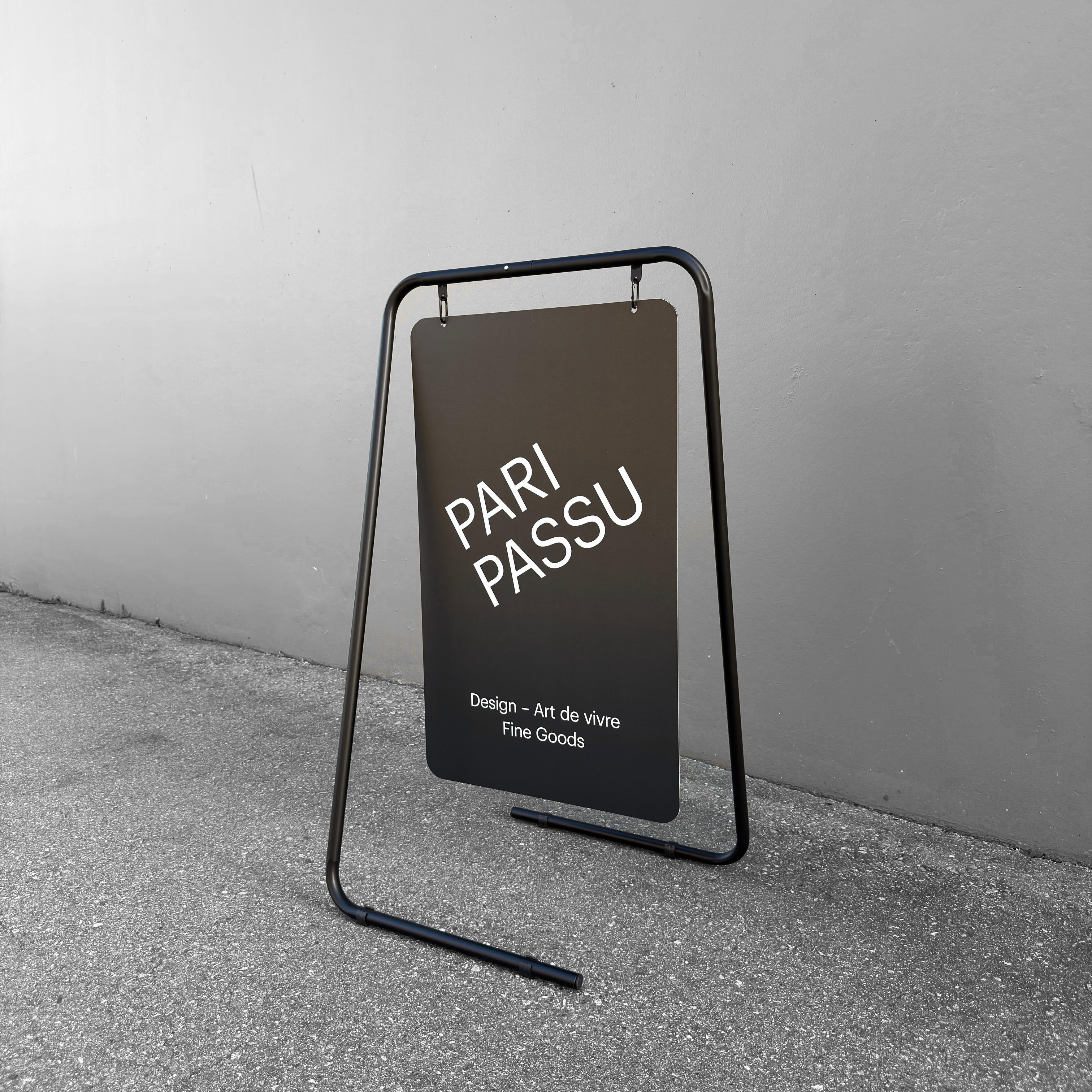 DisplayCanada - Wholesale Outdoor Sign - Swing Board Metal Wire A-Frame - Sidewalk Signboard for Street Advertising - SW-FRAME03612