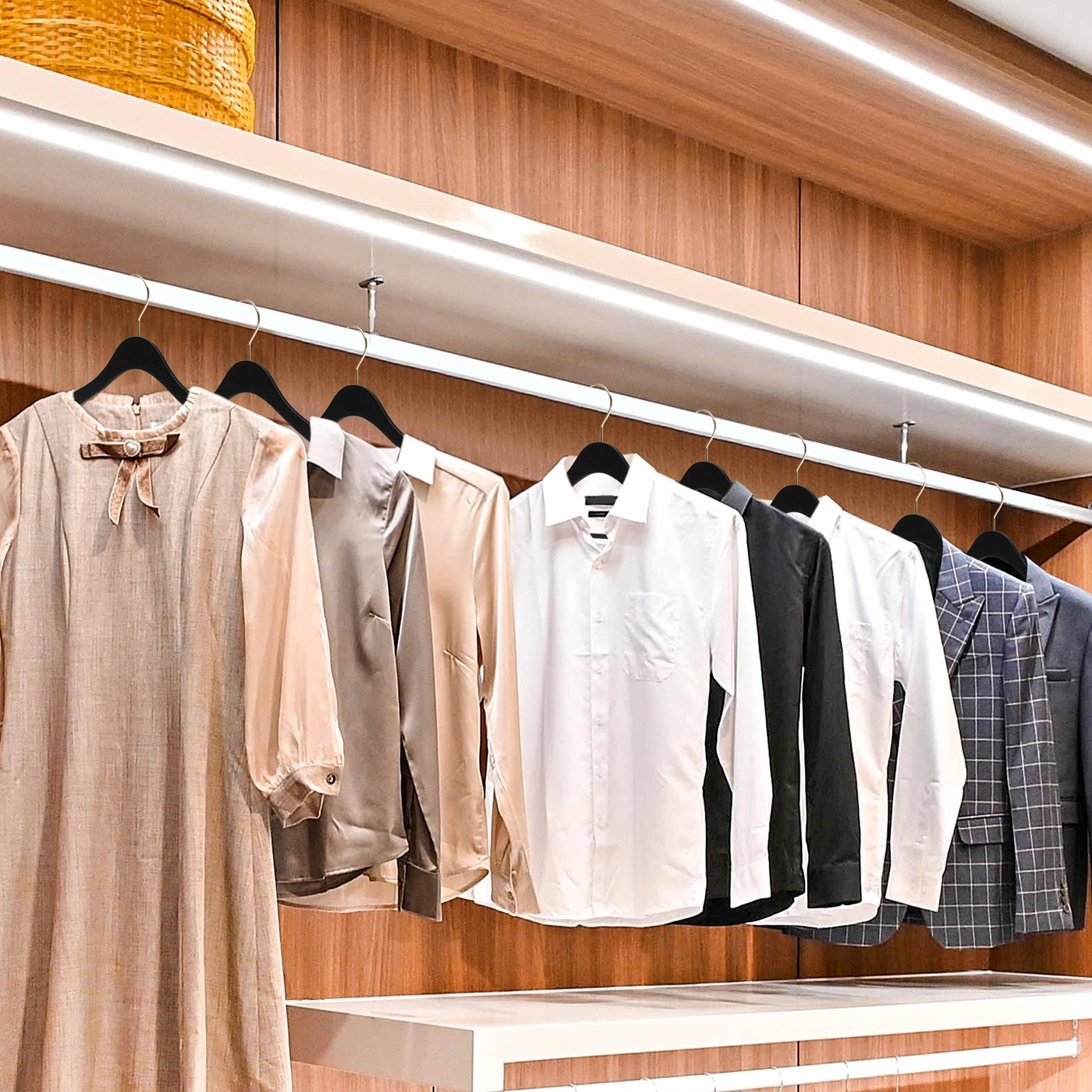 Quality Hangers - Wholesale Clothes Hangers - WS70 Ultra Slim Suit Hangers with Pant Bar Black/gold - 5PK7