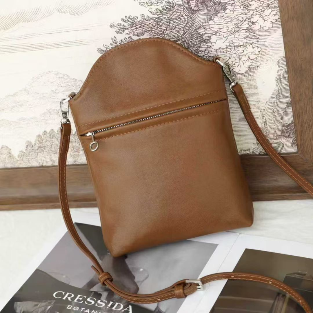 Pretty Persuasions - Vendita all'ingrosso Borsa a tracolla - Donna - Borsa a Tracolla in Pelle con Tasca Frontale con Cerniera PL250332