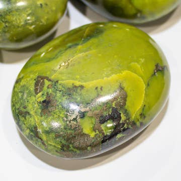 Quasar Gems USA - Wholesale Spiritual Stone/Crystal - Serpentine Pillows Palm Stone 1/2Kg 1.1lbs3