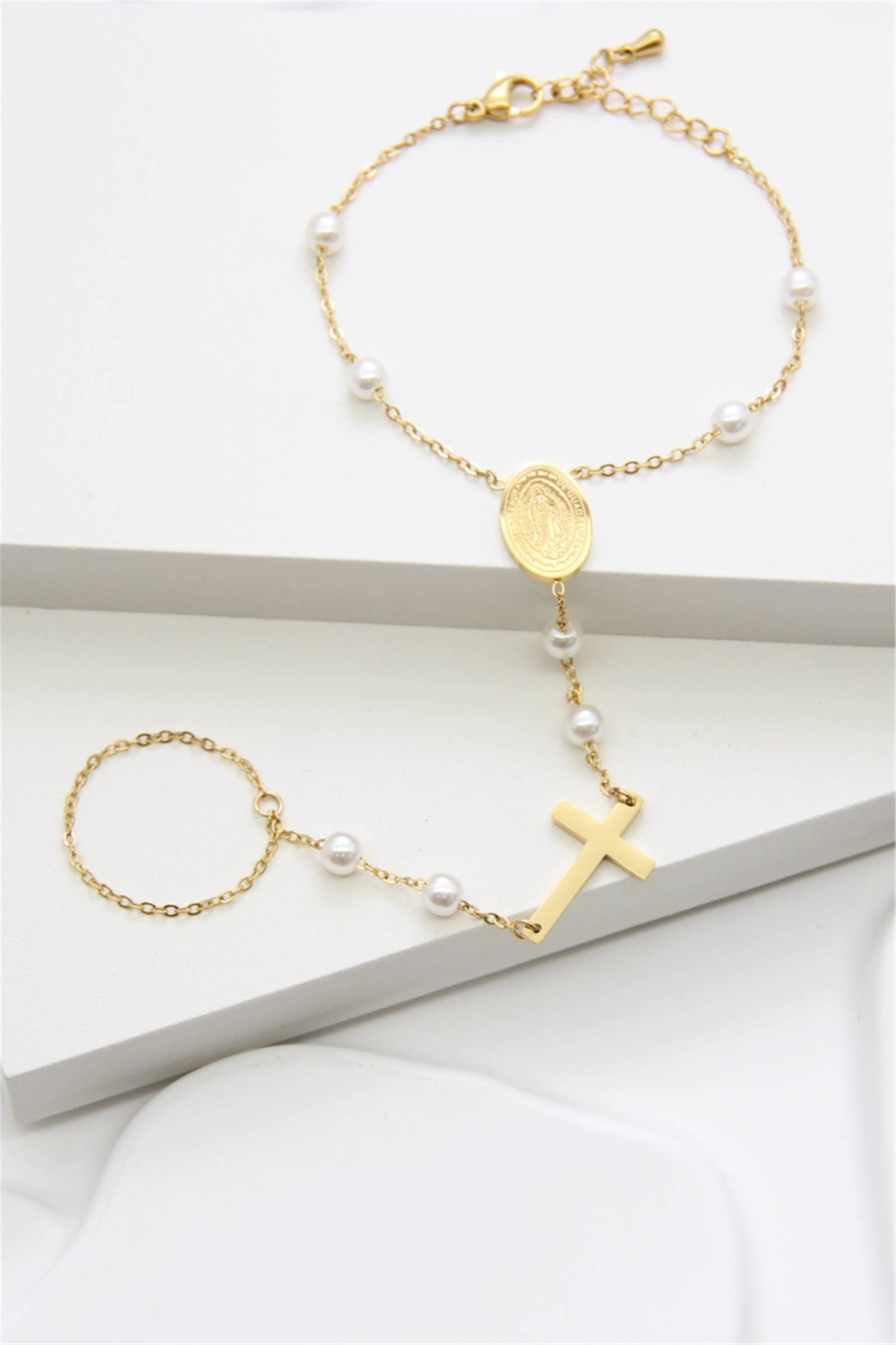 doré Bracelet de main croix et médaille en acier inoxydable doré en vente sur Faire2