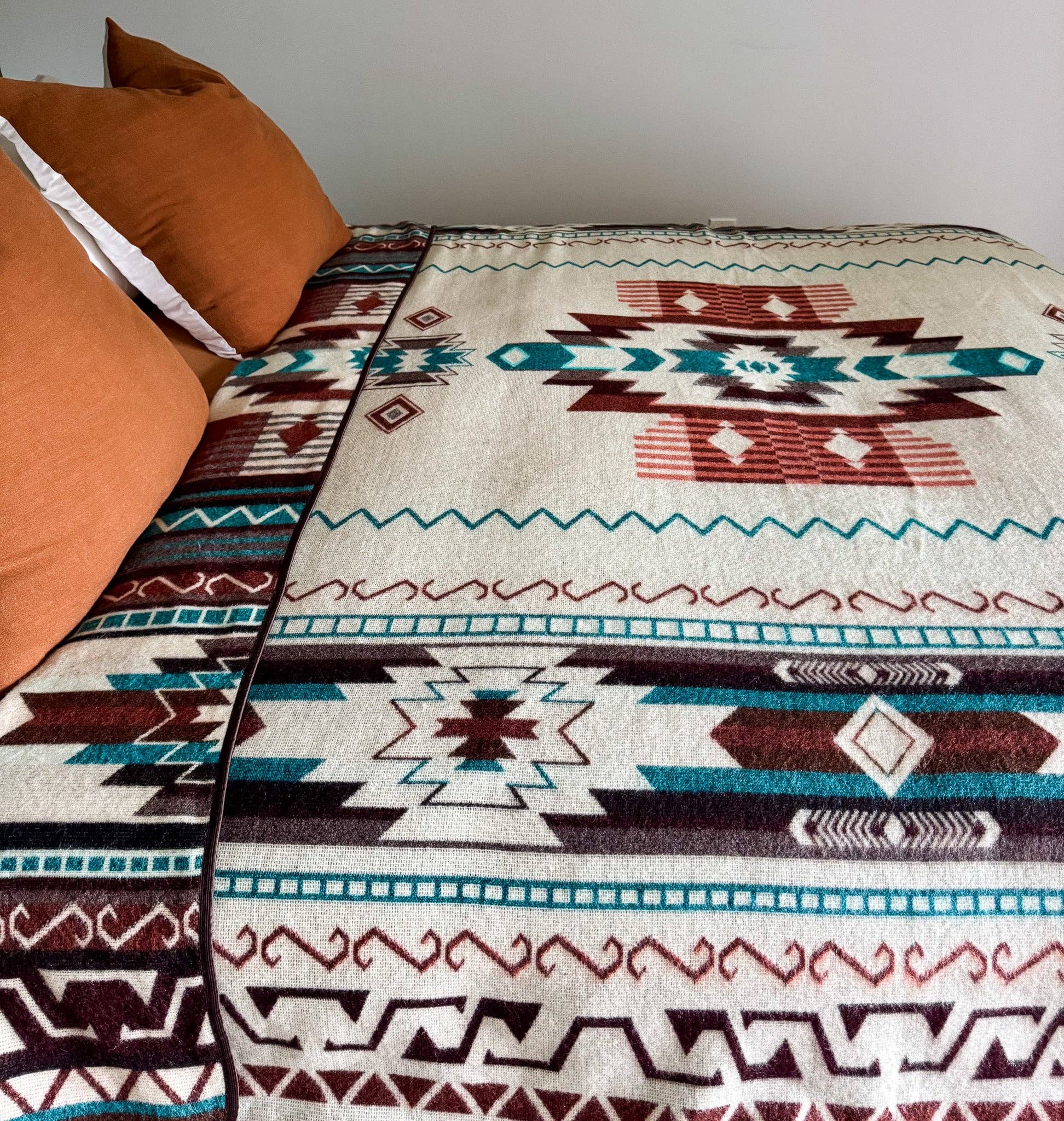 Wylde Brigade – wholesale Throw blanket – Cotopaxi Aztec Reversible Blanket13