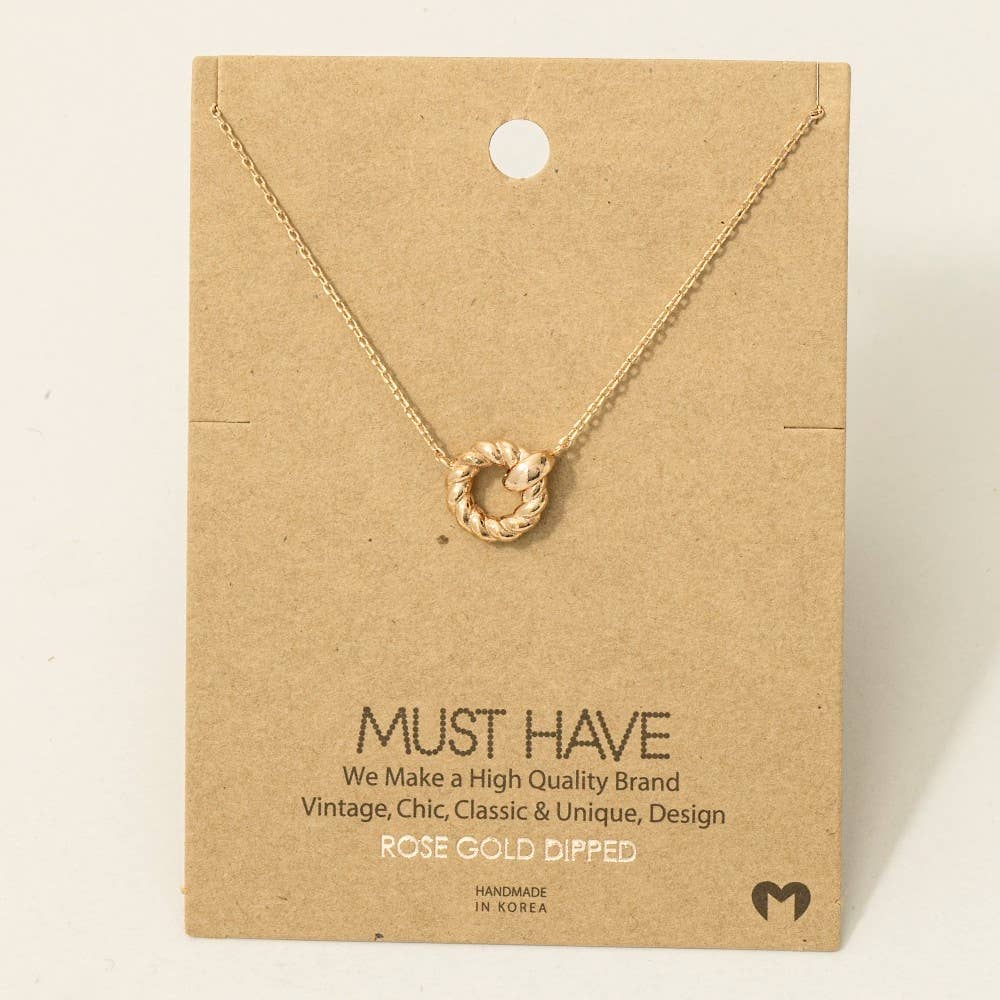 Fame Accessories - Vente Colliers à pendentif - Collier à pendentif en forme de cerceau torsadé trempé en or0