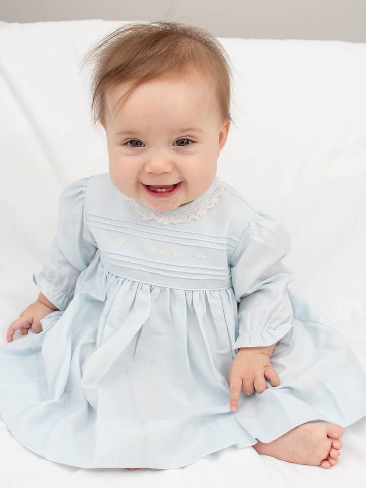 Robe à manches longues bleu clair pour bébé fille pour la vente par Julius Berger & Carriage Boutique