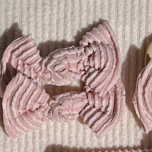 Knusse Blush Golvende Geribbelde BloomCLIPS of Nylon Haarband voor wholesale door Bloom Headwraps