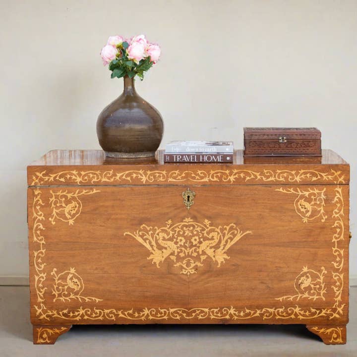 Grande Arca com Embutidos de Marchetaria em Nogueira por atacado de De-cor