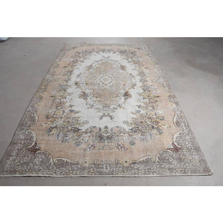 Vintage Handmade Wool Rug - Cream & Beige Classic Design for wholesale by Anatolia Loom