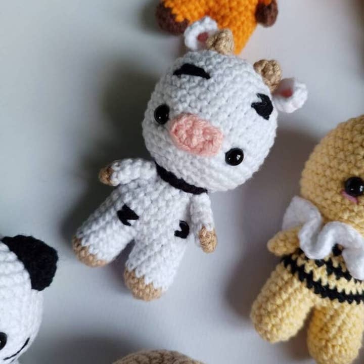 KLABELGIFT – Engroshandel Plyslegetøj - Børn og baby – Håndlavet Hæklet Mini Dyr Nøglering – Sød Amigurumi Gave
