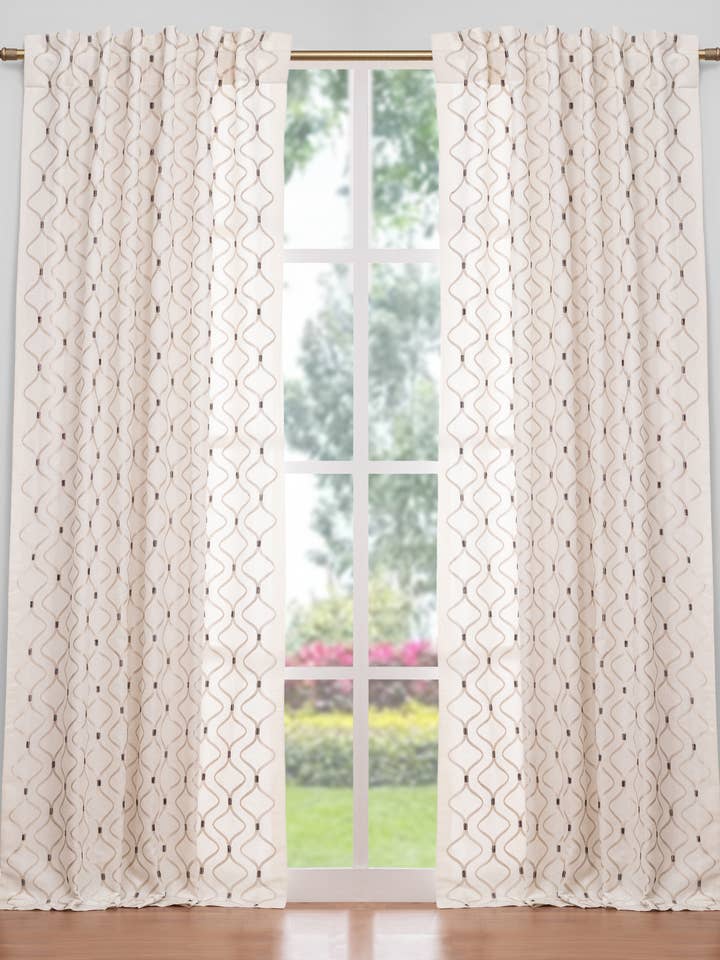 Barrow Ivory 108" Gardin i linne- och bomullsblandning för wholesale av Creative Threads, Inc.