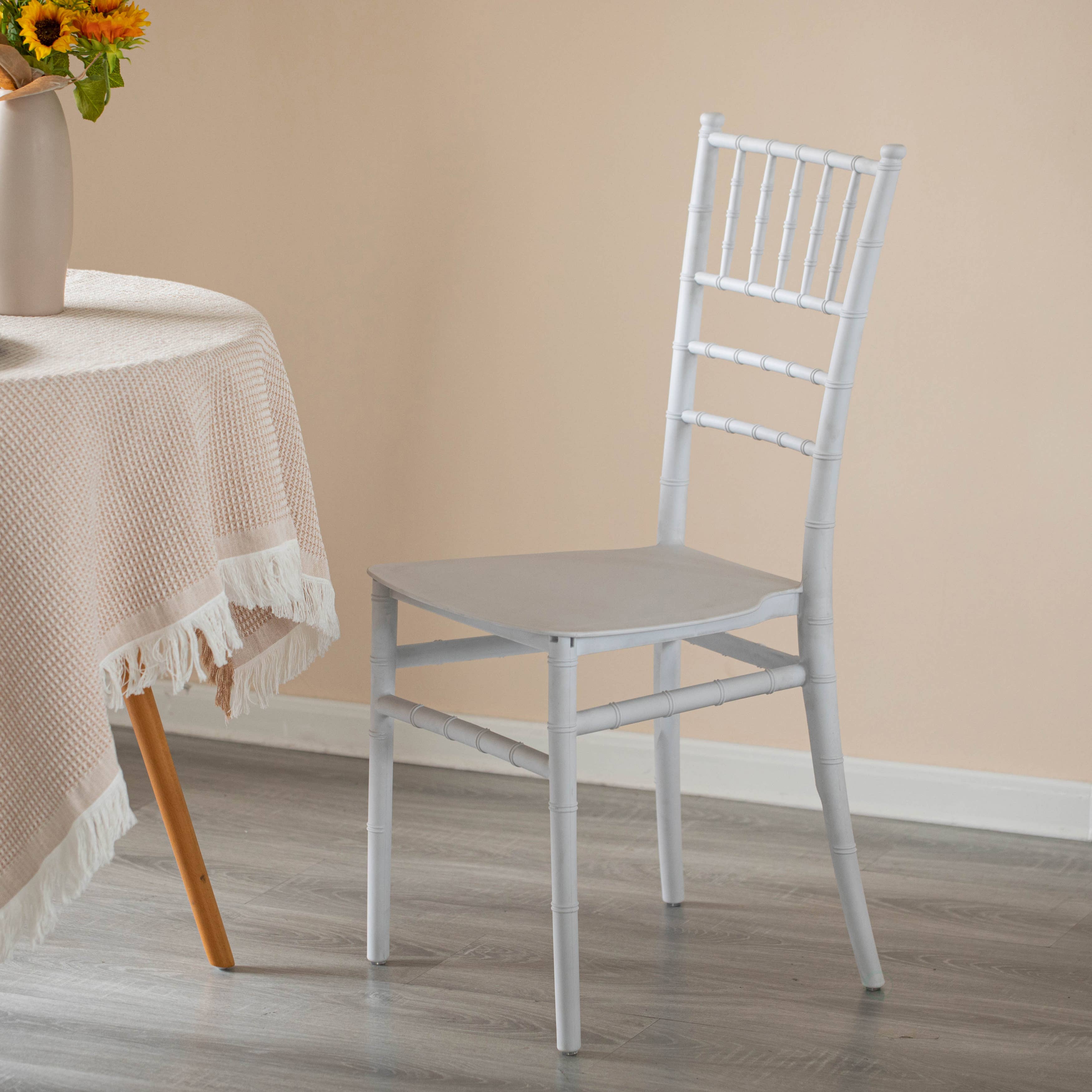 Quickway Imports - Vente Chaises - Chaise de salle à manger empilable Chiavari moderne blanche4