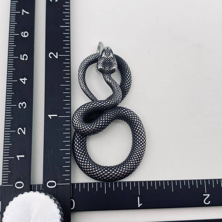 Mio Queena - Vendita all'ingrosso Attrezzature per lavoretti e fai da te - Ciondolo a forma di serpente in acciaio inossidabile annerito - MJ/MNP3