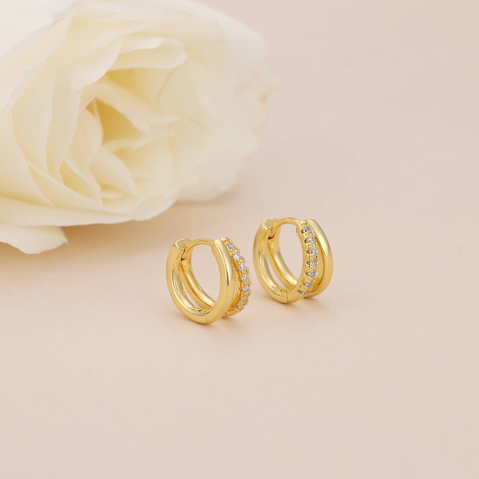 Melange Blanc – wholesale Huggie earrings – E182 double hoop huggie earring, double hoop earring3