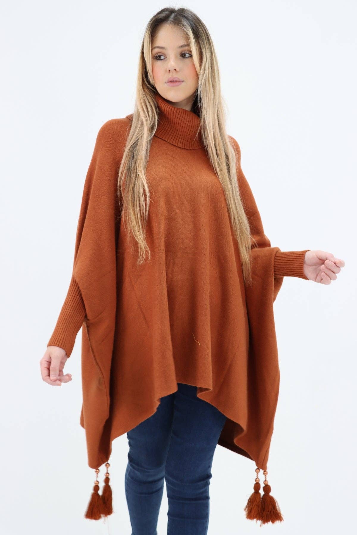 Miss Bold - Vente Poncho – femme - Poncho tunique italien à col bénitier et manches chauve-souris à pompons33