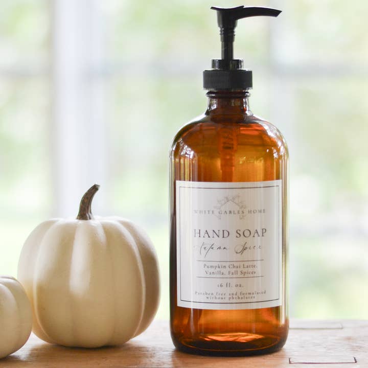 Savon pour les mains Autumn Spice dans un bocal en verre | Fabriqué aux États-Unis  pour la vente par White Gables Home By Aimee Weaver Designs
