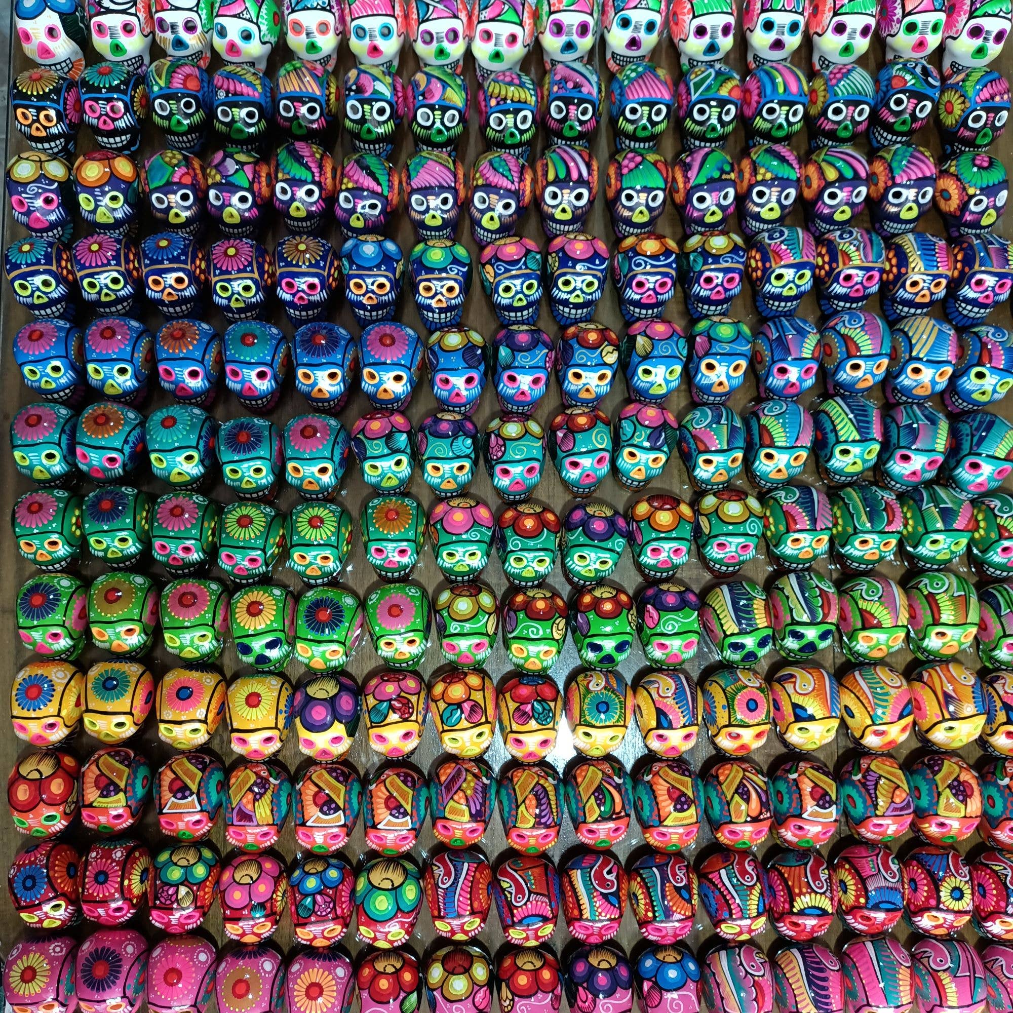 ArtMexico Ltd - Vente Décorations de table - 12 crânes en sucre mexicains peints en céramique Dia de Muertos Decor9