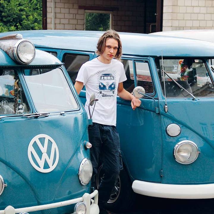 VW Collection by BRISA – Engroshandel T-shirt med print - Unisex – VW T1 Bus T-Shirt Unisex (XXL) - Samba Striber/Blå&Hvid4