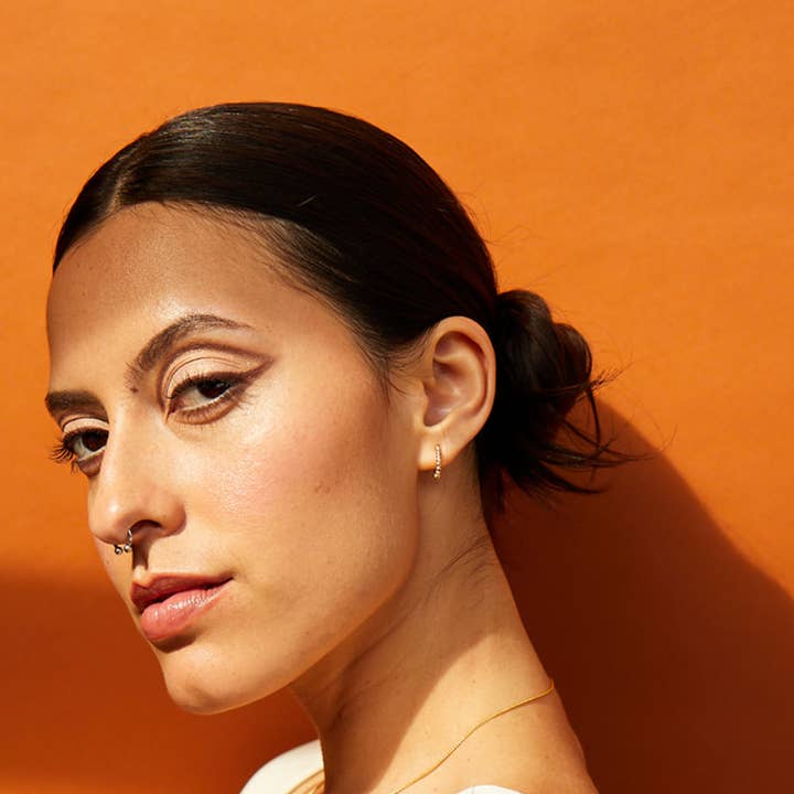 Boucles d'oreilles Naz Hoop pour la vente par sasa