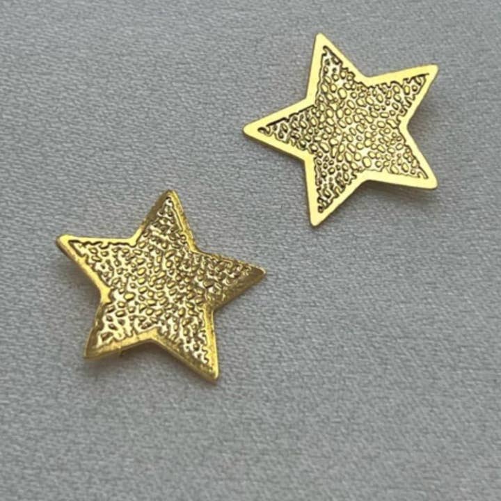 Elegante, langlebige Ohrringe mit 14-karätiger Goldfüllung: Zeitlose Qualität für den Großhandel von PB JEWERLY DESIGNER