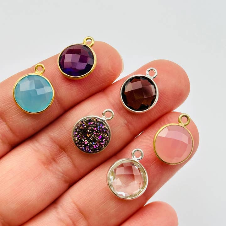 Jewelers Paradise - Wholesale Individual charm/pendant - Gemstone Round Bezel Crystal Charm - 10mm - 2