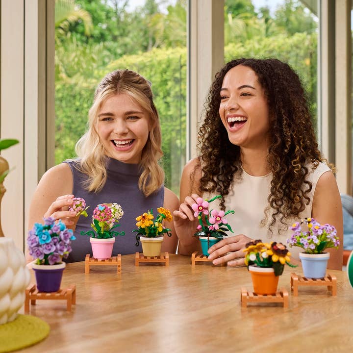 HGP Group - Wholesale Building Set - Kids - Zuru Max Premium Garden Pot Capsule 2