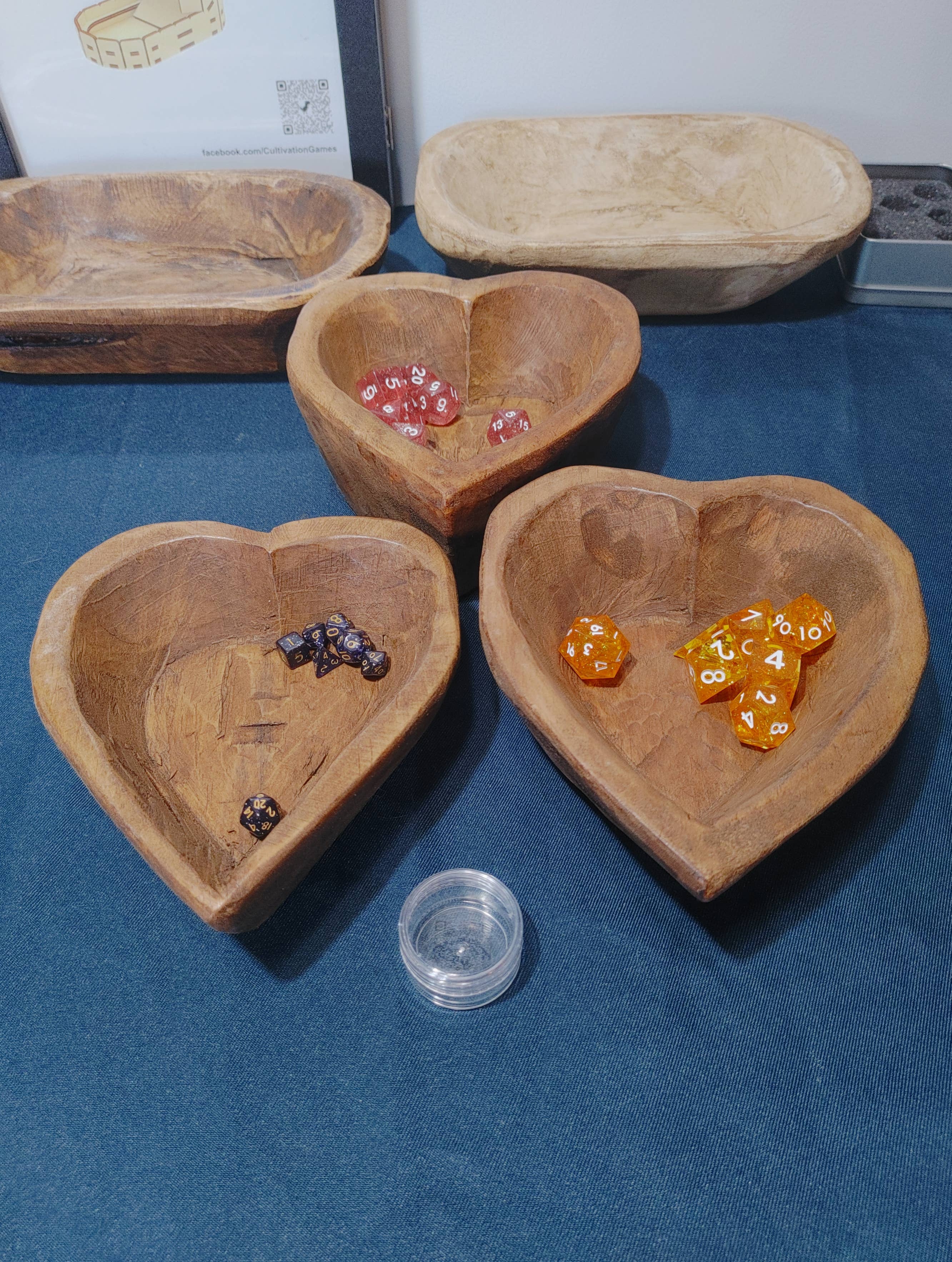 Cultivation Games - Vente Dé - Petit plateau à dés en bois sculpté à la main, 6 x 6 x 3, cœur et bol rond1