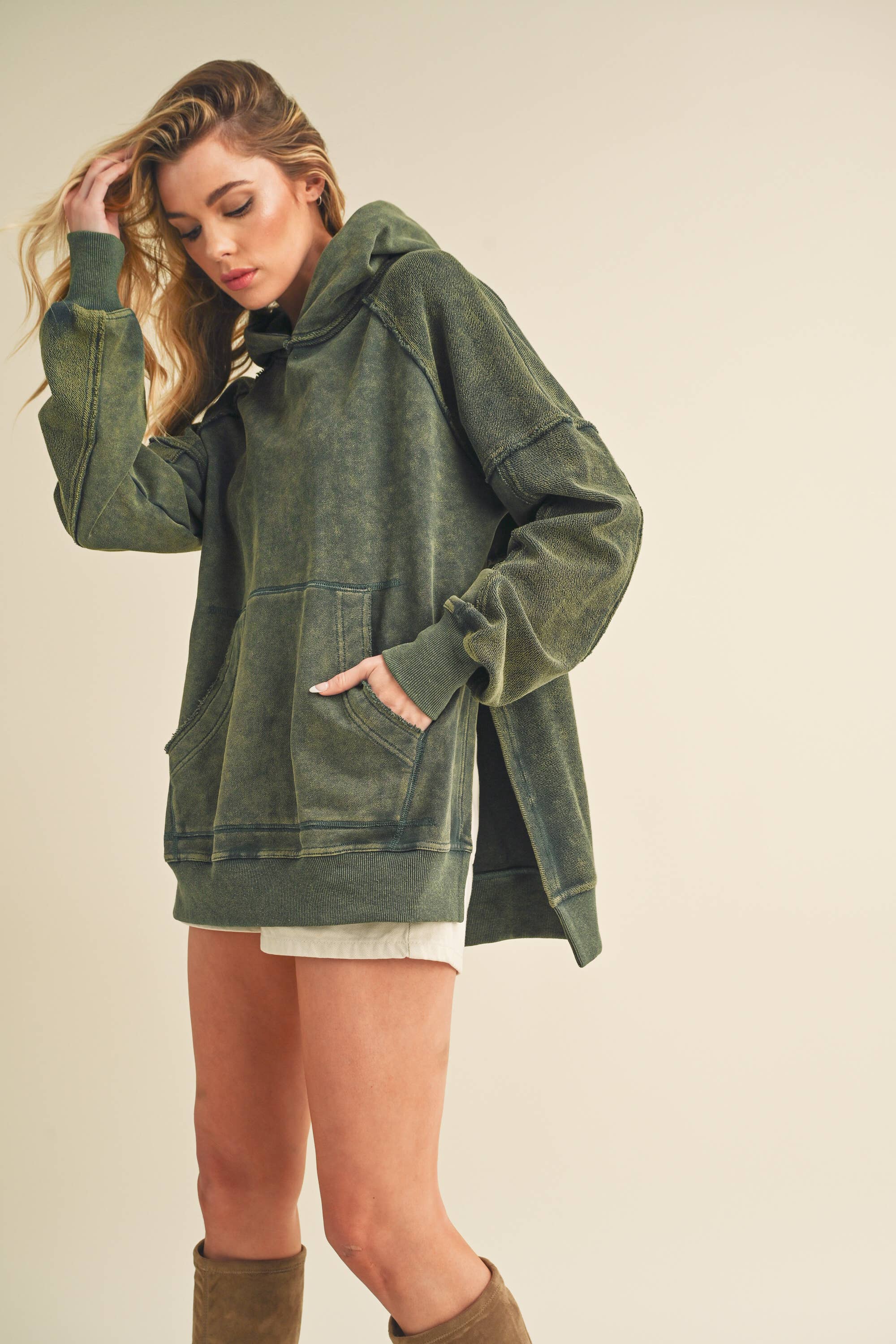 AEMI + CO – wholesale Hoodie – Women's – 966CK Deb Washed Hoodie 545