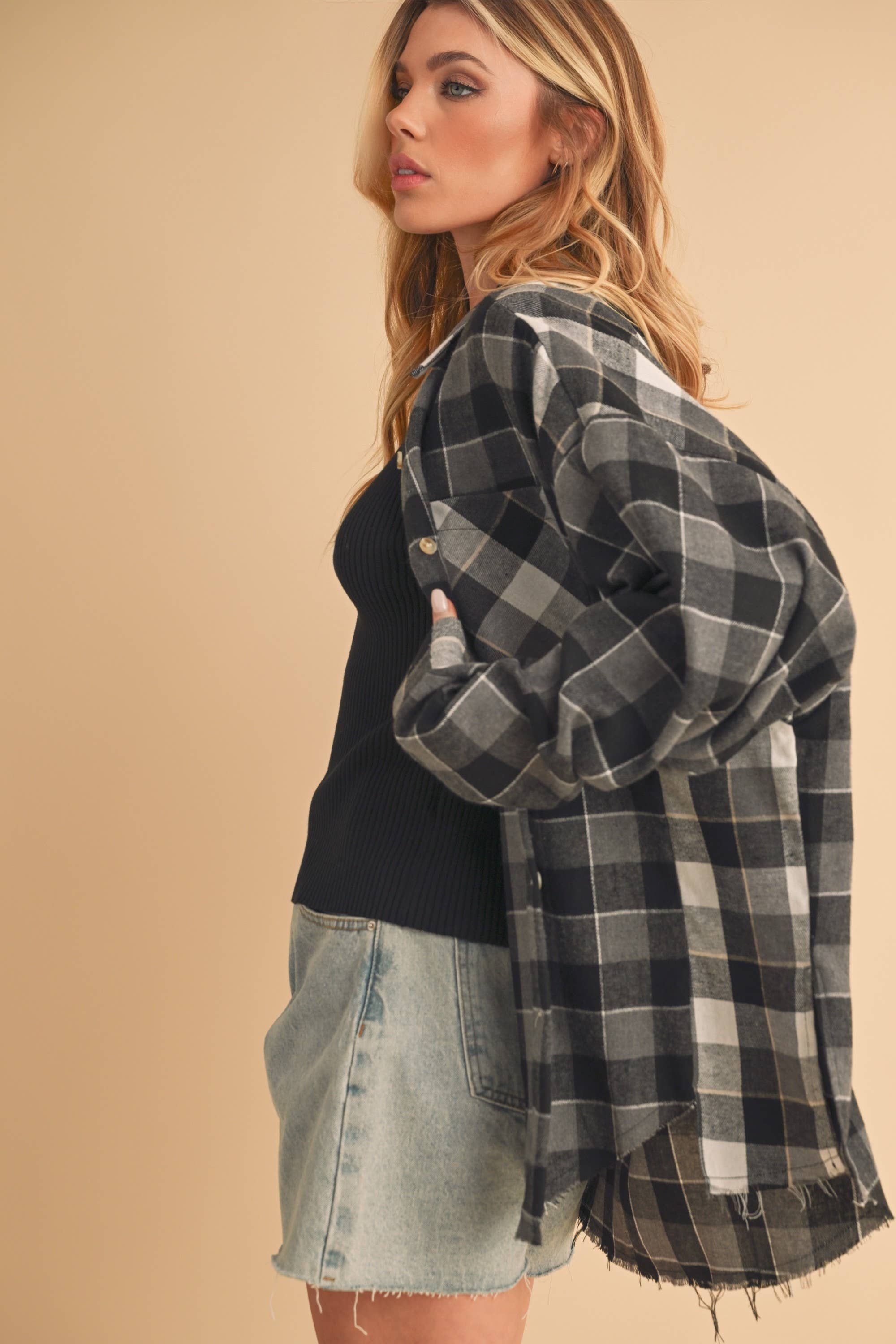 AEMI + CO – Camisa com botões no colarinho – Mulher por atacado – Camisa de flanela oversized Noelle 845AN27