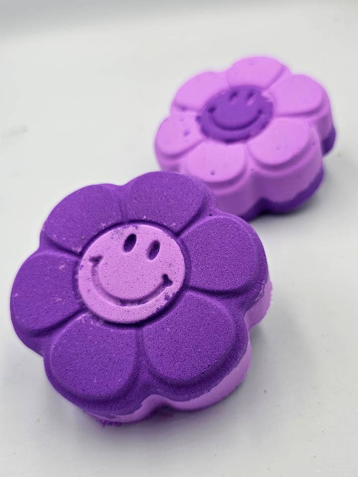 Daisy bath bombs Lavender for wholesale by Glamfizz