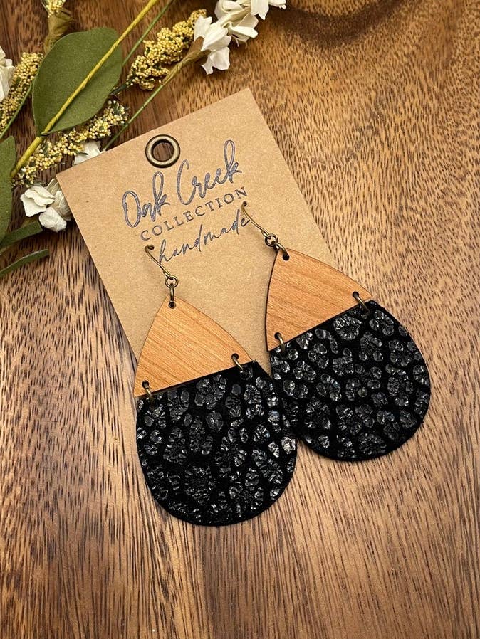 Orecchino a goccia spaccato in pelle/legno 2 5/8» - 12 colori per la vendita all'ingrosso da parte di Oak Creek Collection Handmade